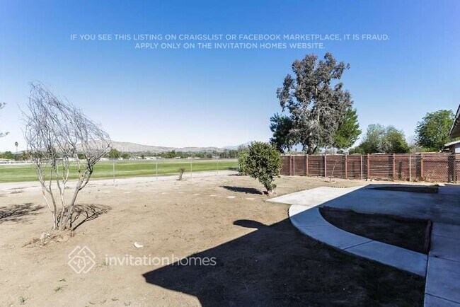 Building Photo - 24650 Myrna St