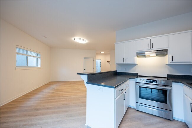 Building Photo - 300 SW 6th St