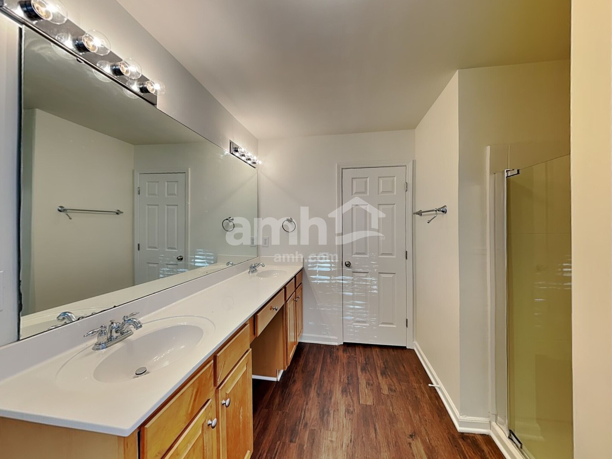 Building Photo - 15516 Crossing Gate Dr