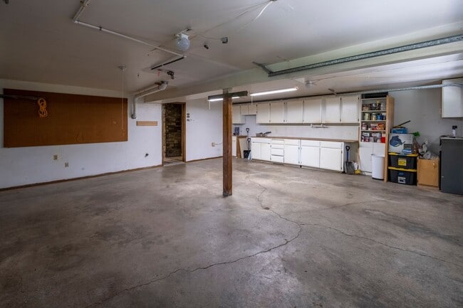 Building Photo - Large corner lot home in desirable Woodland Heights.