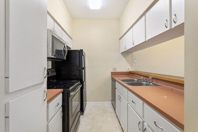 Building Photo - 2902 Cole St