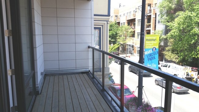 Building Photo - 2744 N Lincoln Ave