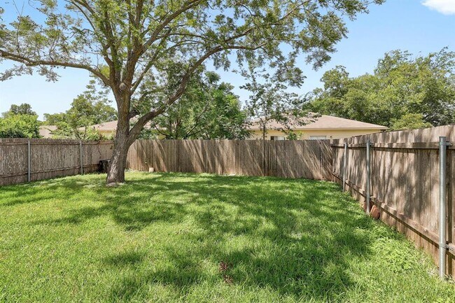 Building Photo - 8703 Weiser Dr