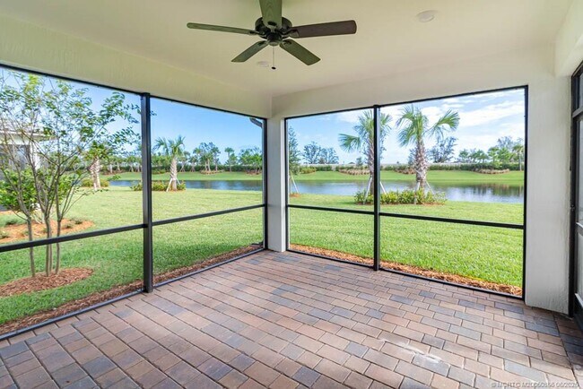 Building Photo - 861 SE Courances Dr