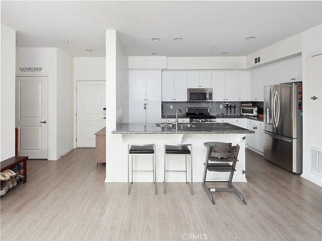 Building Photo - Spacious 1-Bedroom with 2 Baths + Balcony, In-Unit Laundry, Pool & Parking in Hawthorne