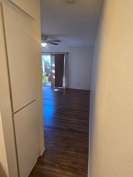 Master Bedroom - 1044 E Pueblo Rd