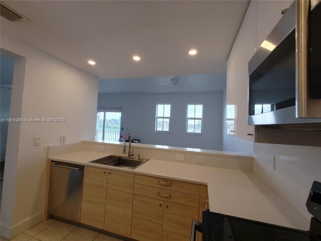 Building Photo - 10901 NW 83rd St