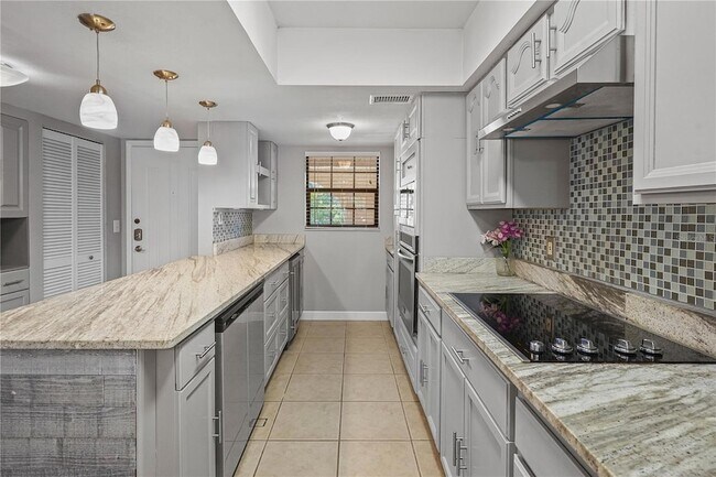 Building Photo - 1750 Belleair Forest Dr