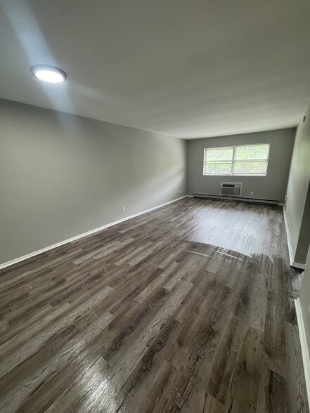 Building Photo - Wesleyan Apartments