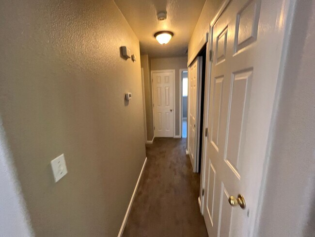 Building Photo - Upgraded Orangevale Home on Corner Lot
