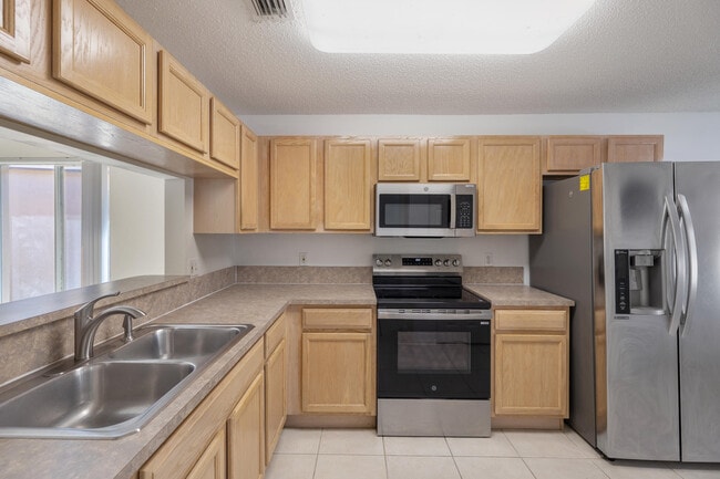 Building Photo - 3800 Woodfield Dr