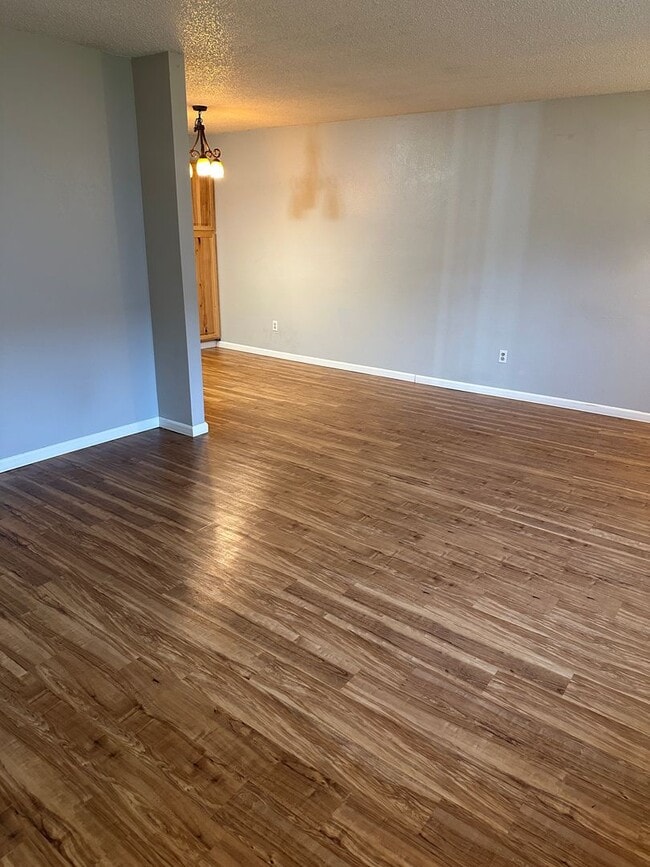 Building Photo - 1 BR/1 B near shopping center, UMED, and the Military base JBER.