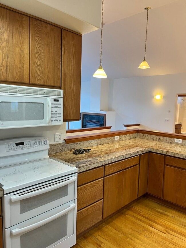 Building Photo - View Home in Poulsbo