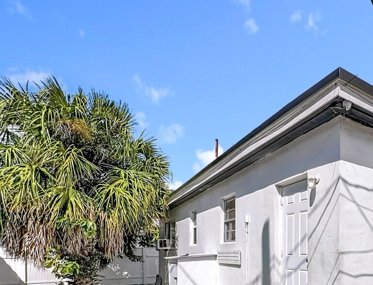 Building Photo - 401 NW 16th Ave