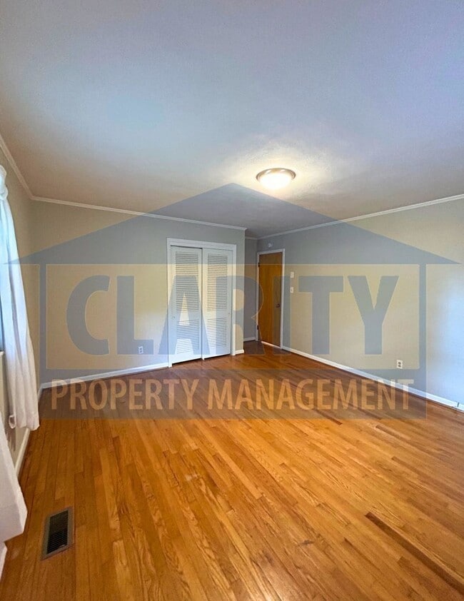 Building Photo - 3 bedroom ranch-style home in Downtown Cle...