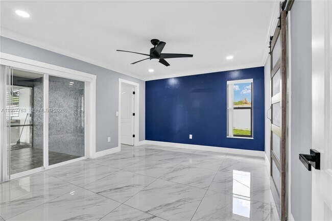 Building Photo - 702 NW Orchid St