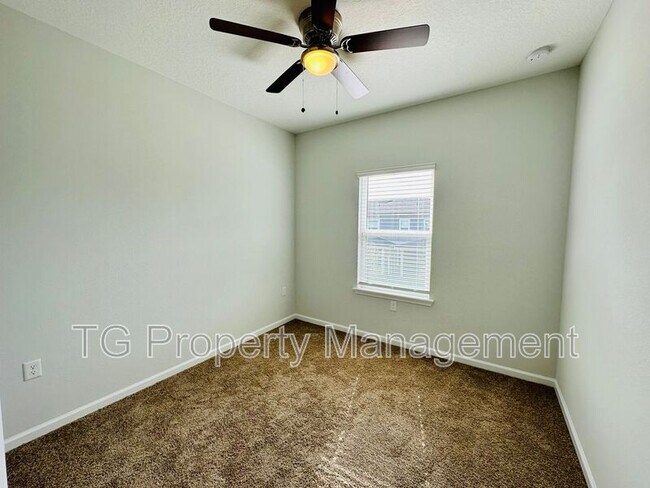 Building Photo - 84 Pinebury Ln