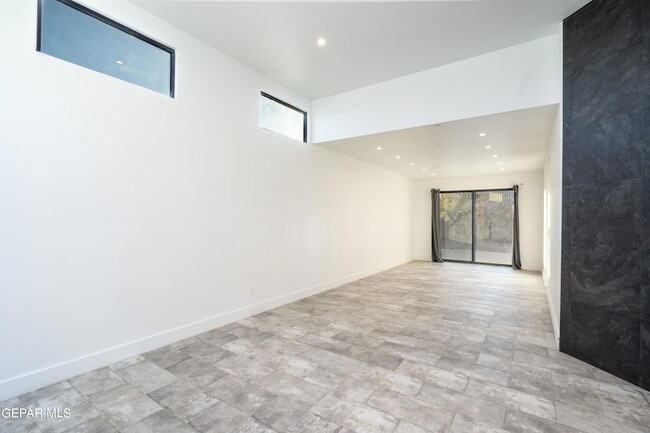 Building Photo - 1029 Calle Parque Dr
