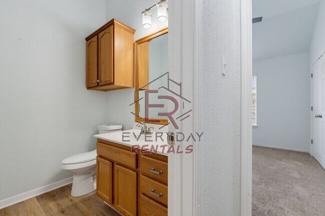 Building Photo - Beautifully renovated 5 Bedroom Home in Harker Heights!