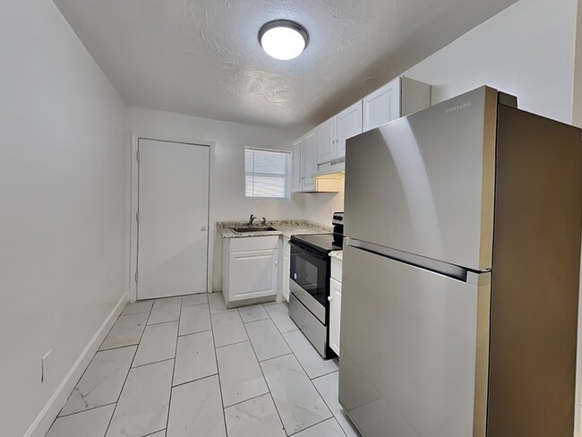 Building Photo - 343 Pleasant St