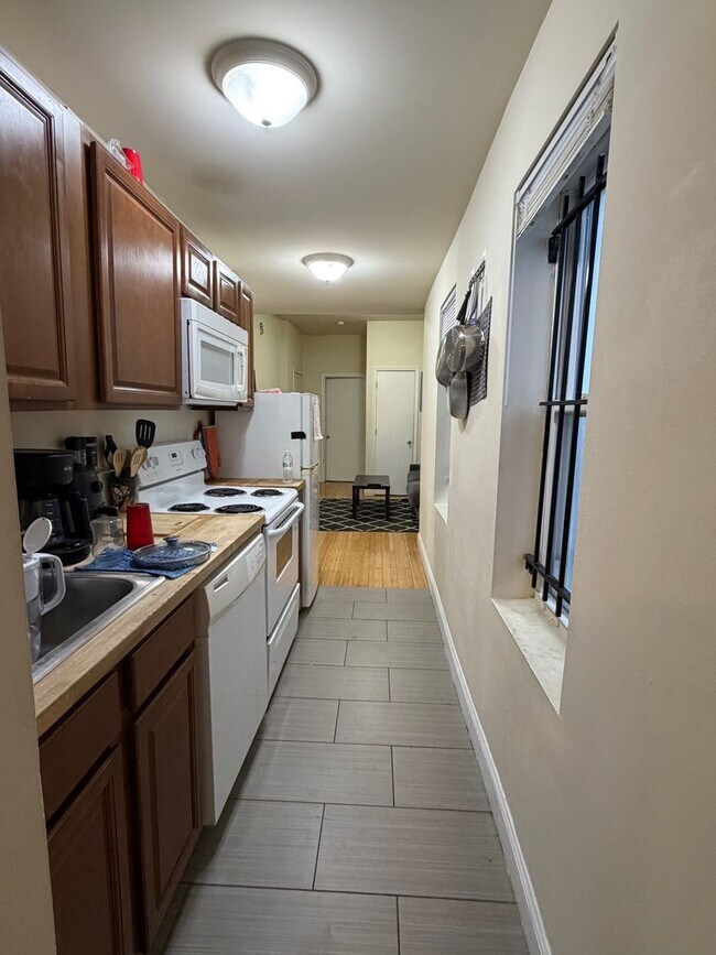 Building Photo - 1630 N Sydenham St