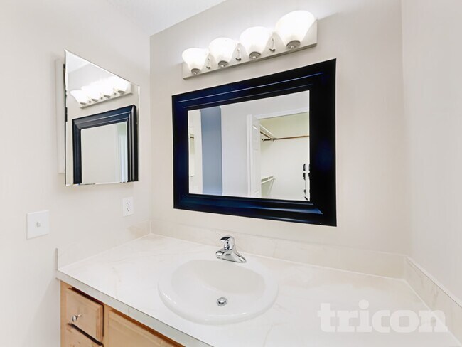 Building Photo - 260 12 League Cir