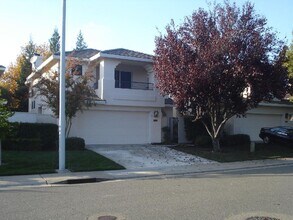 Building Photo - Roseville Home Ready 4 Lease !