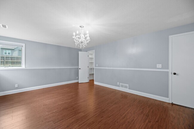 Building Photo - Beautiful 5 bedroom home in Andover School...