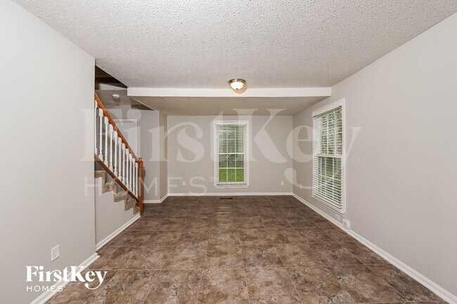 Building Photo - 1731 Tudor Dr