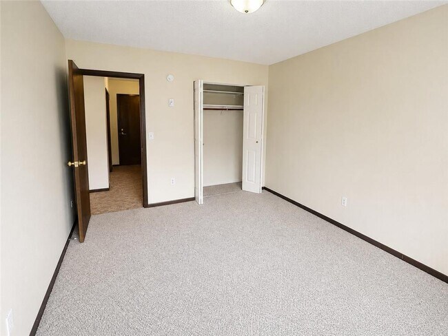 Building Photo - 104 Edgewood St