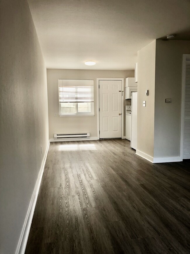 Building Photo - 3601 NE 73rd Pl