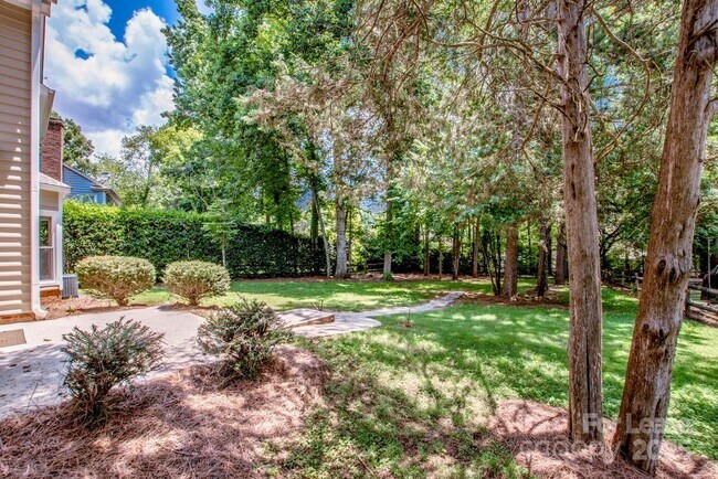 Building Photo - 169 Southhaven Dr