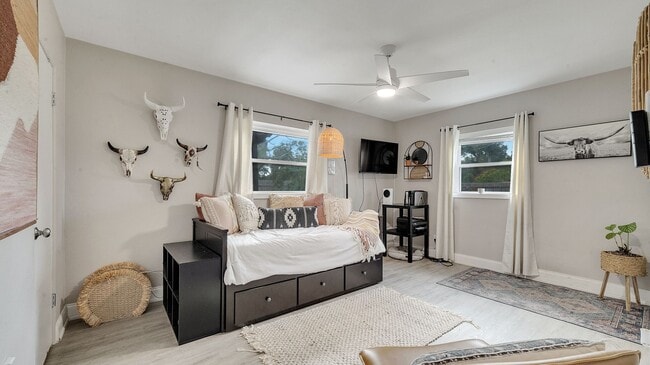 Building Photo - Cozy Remodeled 3/2 in North Orlando! Available February 2026!