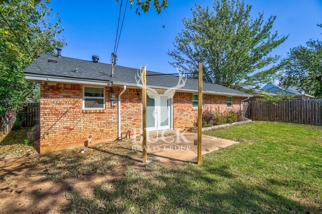 Building Photo - 2804 SW 82nd St