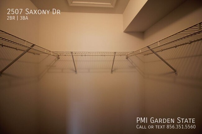 Building Photo - 2507 Saxony Dr