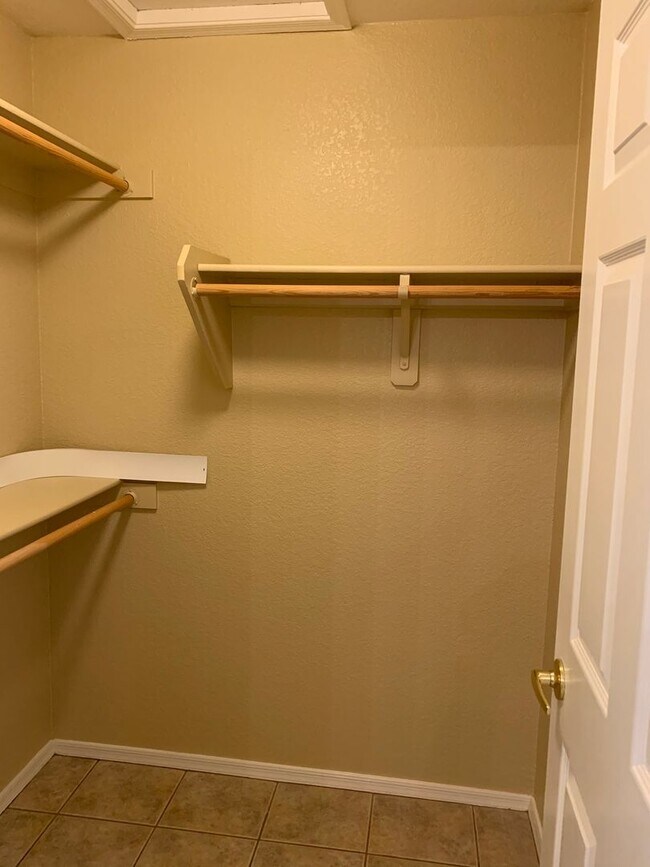 Building Photo - Beautiful 2 bedroom condo in Tempe