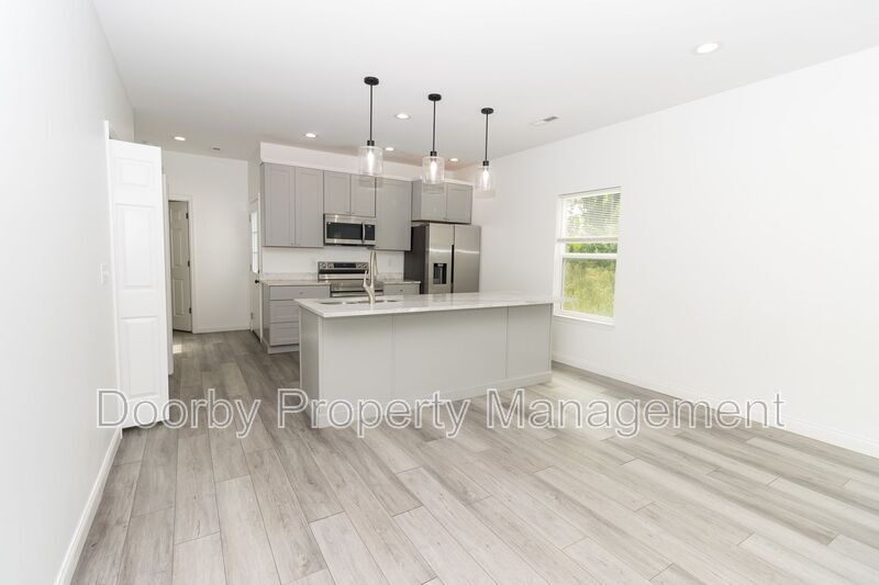 Building Photo - 2405 Kirby Ave