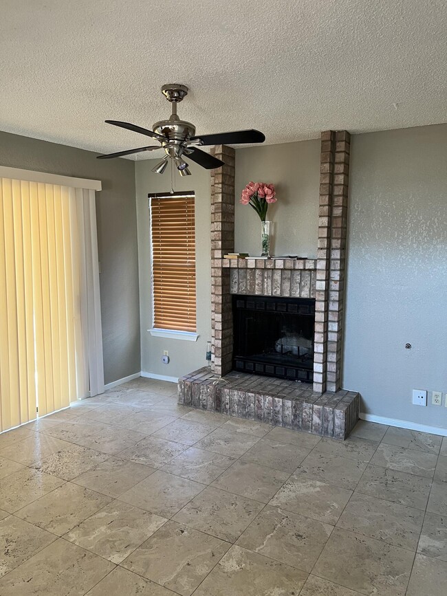 Building Photo - 2905 Gilberto Avila St