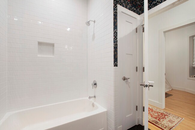 Building Photo - 4532 N Damen Ave