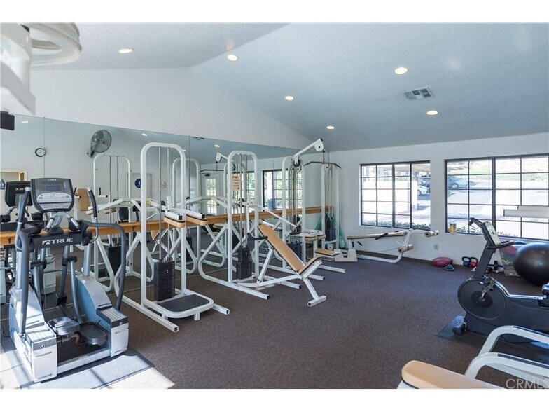 Building Photo - 10311 Azuaga St