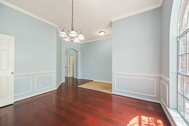 Building Photo - 5827 Willow Park Dr