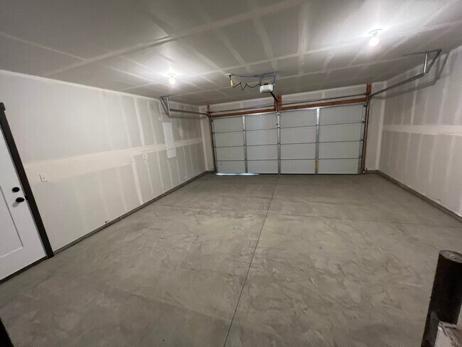Building Photo - 12685 N Cavanaugh Dr