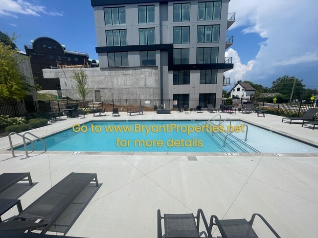 Building Photo - Nashville - Furnished 2-Bedroom Condo