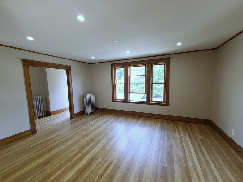 Building Photo - 70 Tufts St