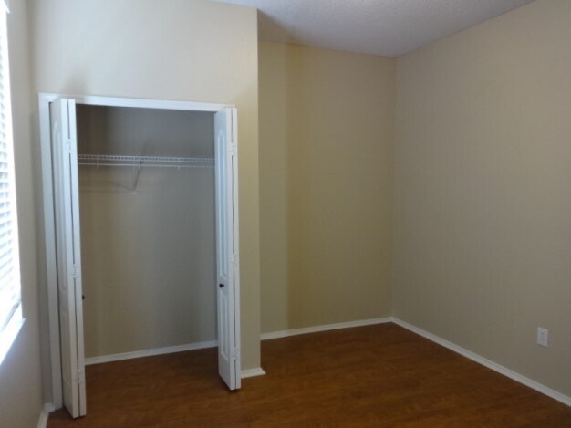 Building Photo - 523 Royal Ridge St