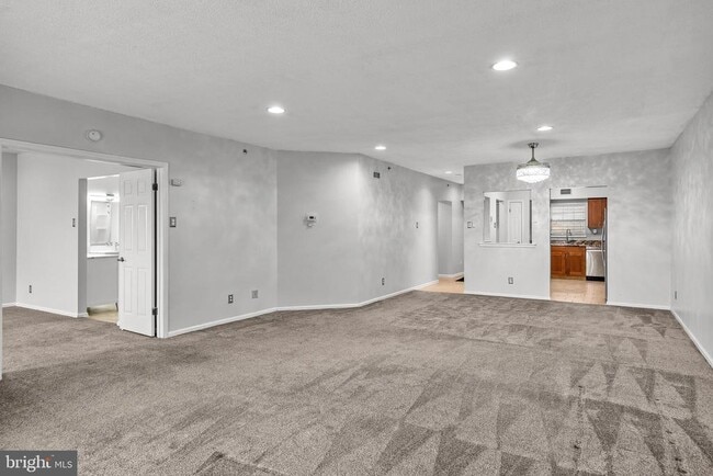 Building Photo - 6070 Main St