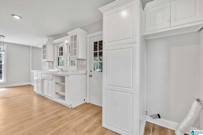 Building Photo - 3027 Cora Ave