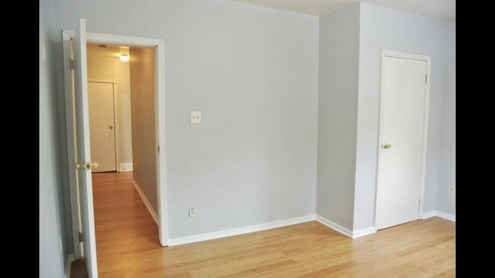 1st bedroom - 5006 Hazel Ave