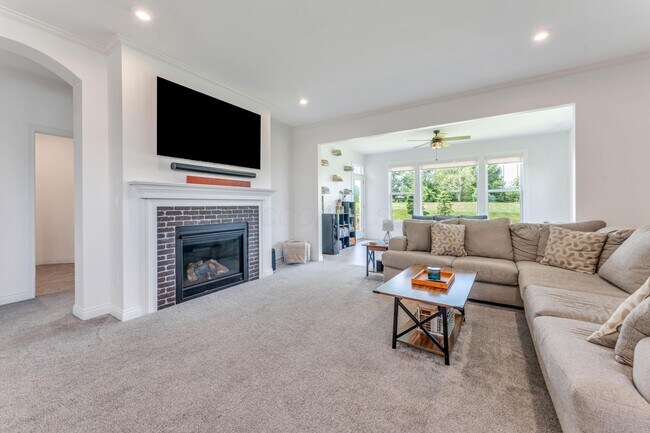 Building Photo - 8619 Landrace Dr