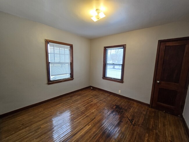 Building Photo - 401 Charles St